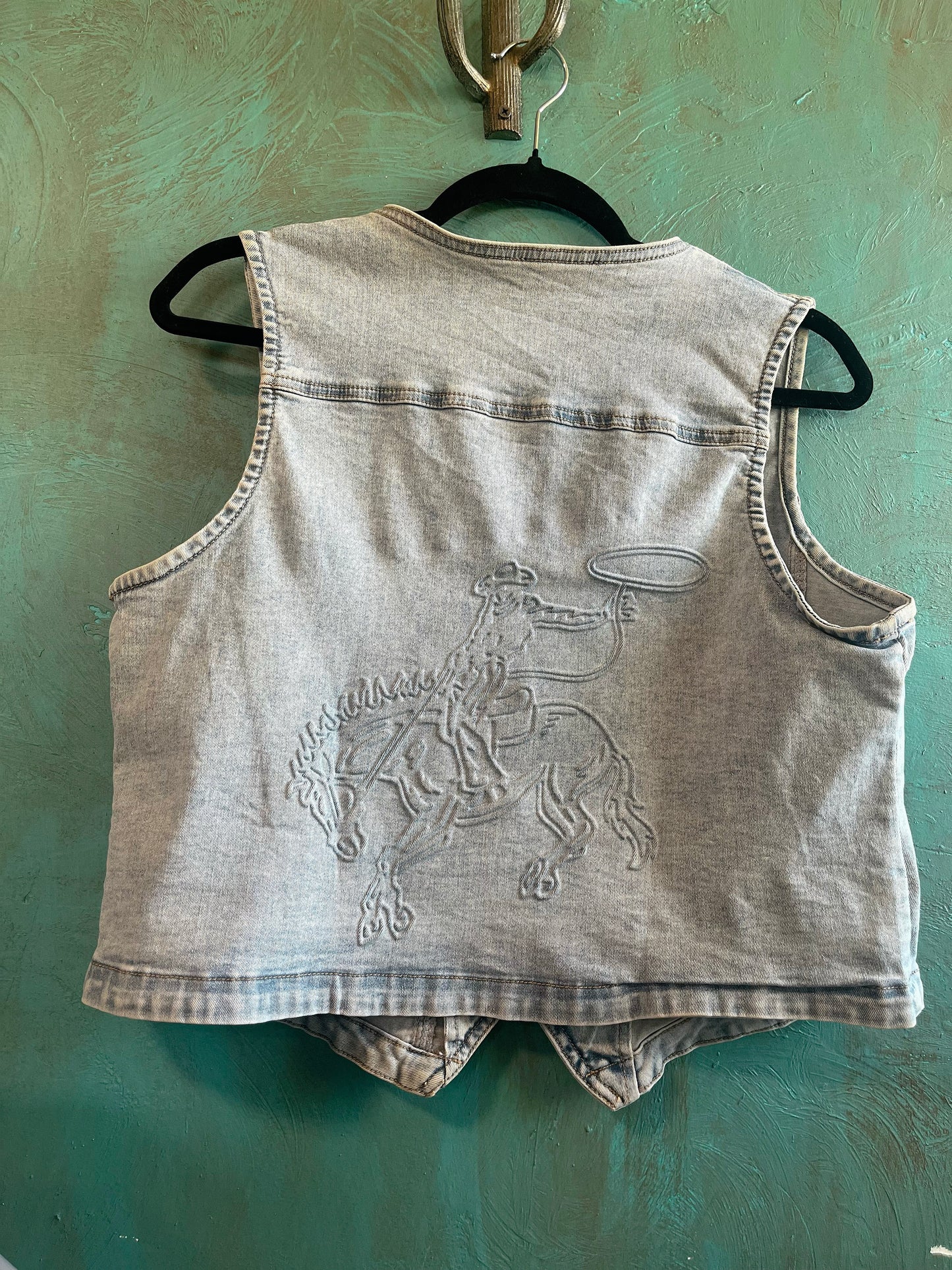 Bucking Horse Light Wash Vest